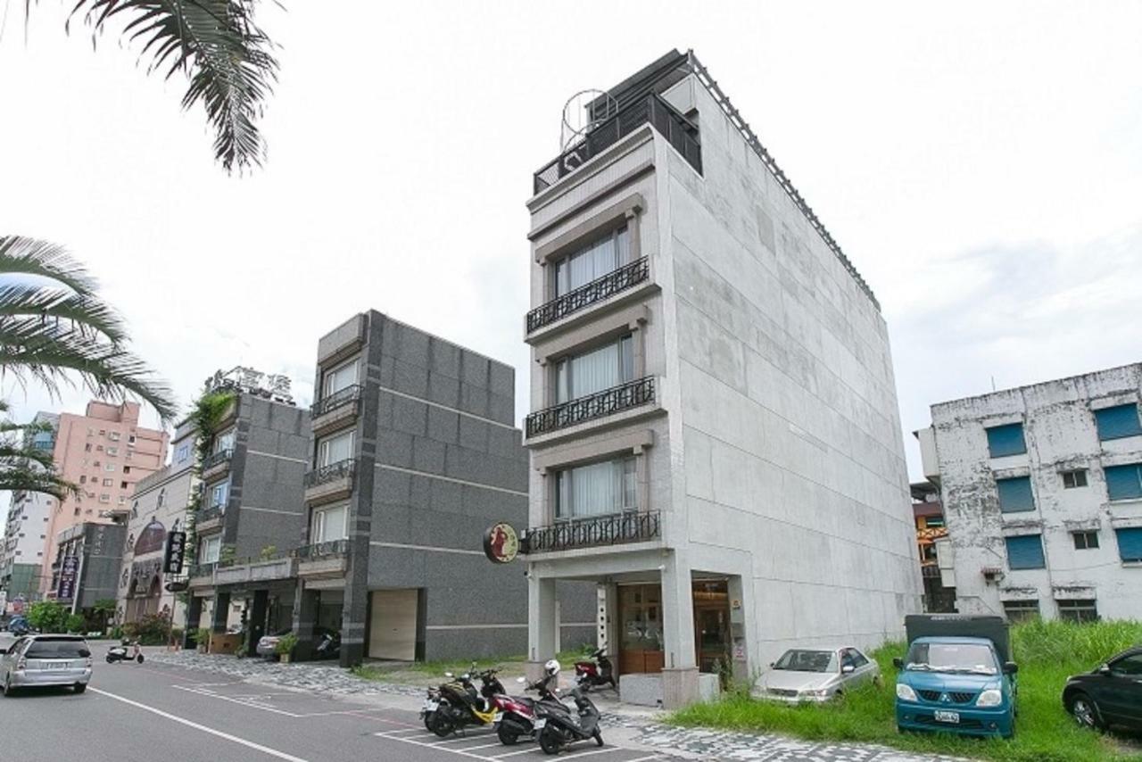小松鼠站前電梯民宿可加購早餐及車位-預定3天打八折-房型限定詳情請來電洽詢活動方案 Hualien Eksteriør billede